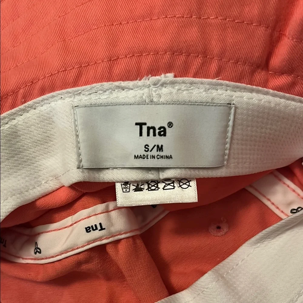 ARITZIA • TNA coral bucket hat with chin strap S/M NWOT - Picture 2 of 3